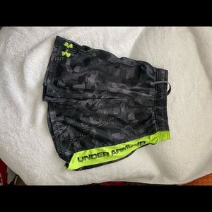 Under Armor Boys shorts